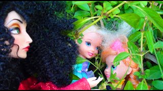 Elsa and Anna Toddlers Park Adventure  Ep 4  Toys In Action [upl. by Stevena]